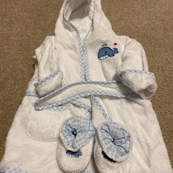 Baby Hooded Towel Robe with Booties - Picture 3 of 7